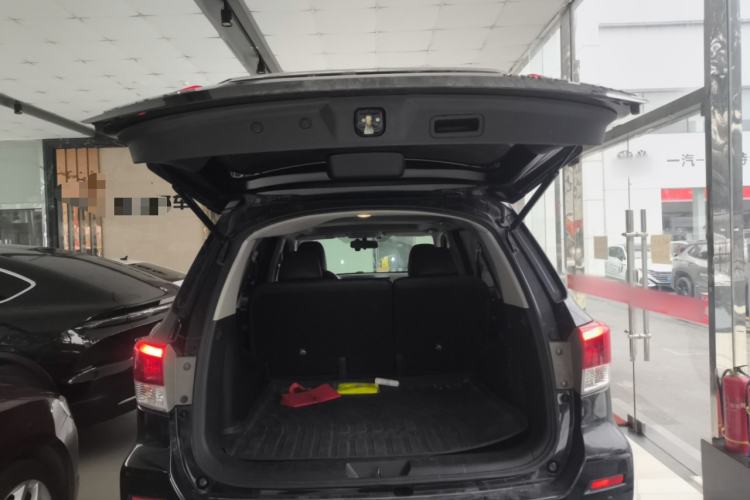 Used Nissan Terra 2018 2.5L Automatic 4x4 Luxury Edition