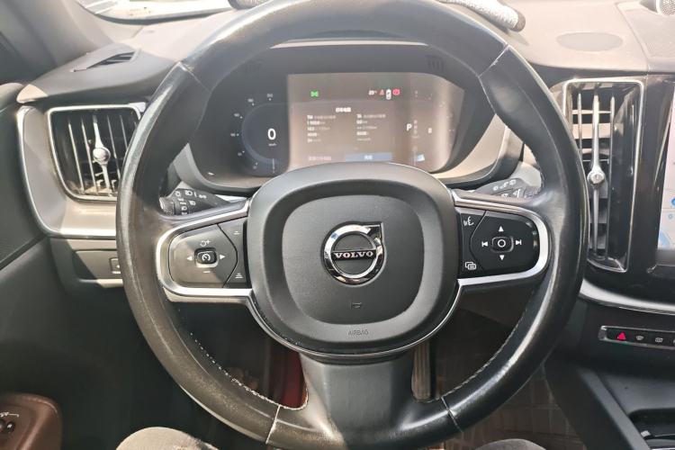 Used Volvo XC60 2023 B5 4x4 Smart Luxury Edition
