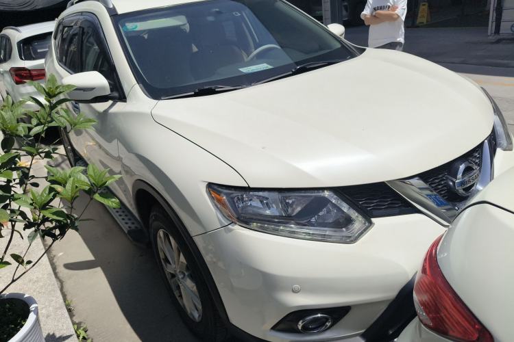 Used Nissan X-Trail 2014 2.5L CVT Leading Edition 4WD
