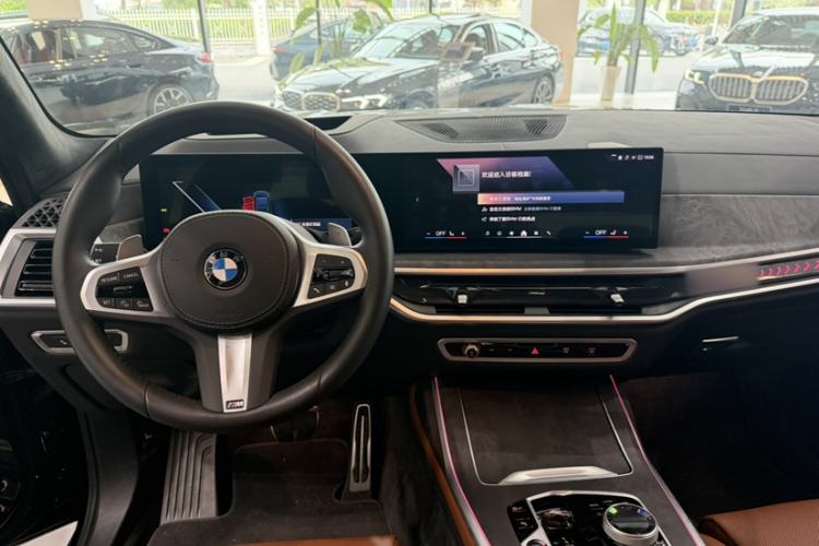 Used BMW X7 2024 xDrive40i Luxury M Sport Package Interior 1