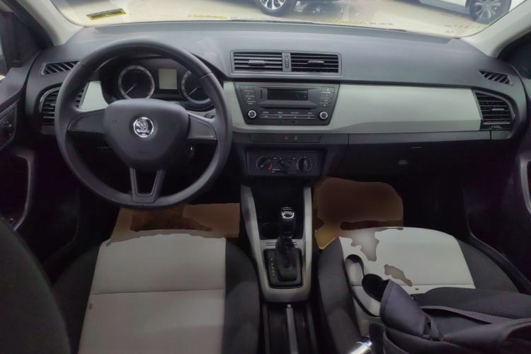 Used Skoda Fabia 2017 1.4L Automatic Car Enjoy Edition Center Console