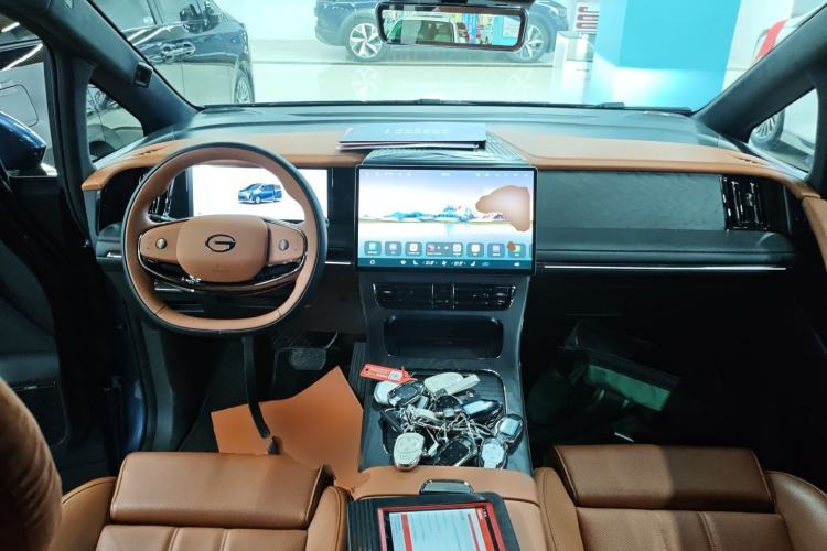 Used GAC Trumpchi Xiangwang M8 2025 Kunkun Series Ultra First-Class Cabin Center Console