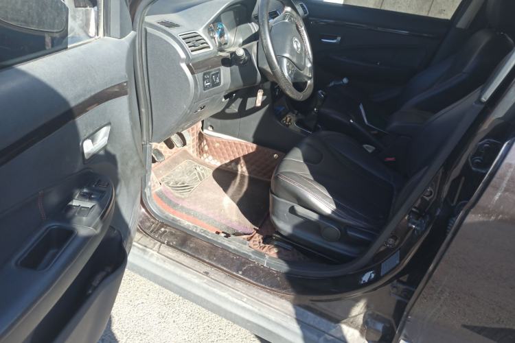 Used Dongfeng Fengon 370 2016 1.5L Manual Luxury Version SFG15-05 7 Seats