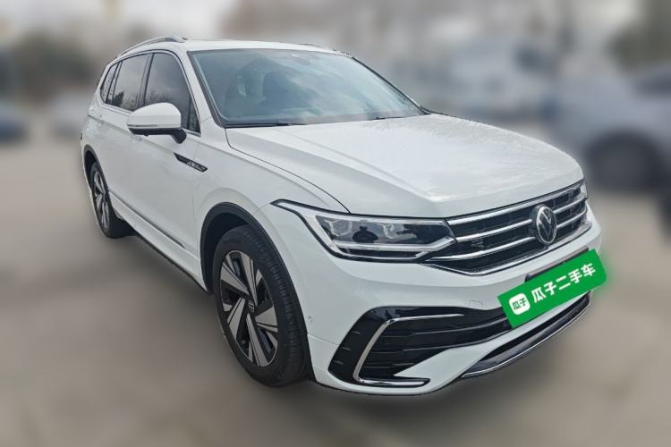 Used Volkswagen Tiguan L 2023 380TSI Automatic All-Wheel Drive R-Line Enhanced 7-Seater Front Right 45 Deg