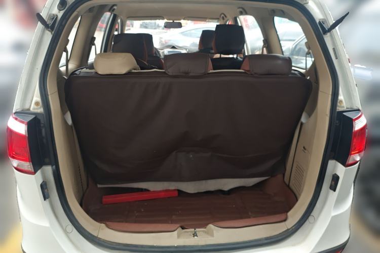 Used Baojun 730 2014 1.5L manual standard trim 7 seats
