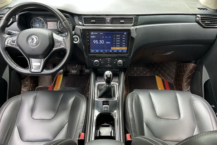 Used Dongfeng Fengon 580 2017 1.5T Manual Luxury Model