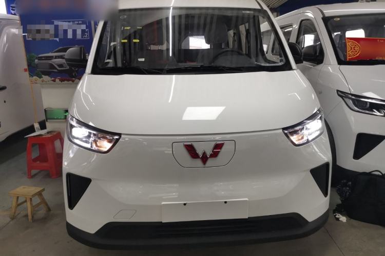 Used Wuling Yangguang 2024 300KM Comfort Version Passenger Van 75kW
