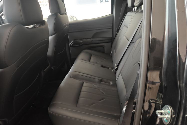 Used RELY Venucia R08 2025 Model 2.3T 8AT 2WD Diesel Long Box Trail Edition Left Rear Seat