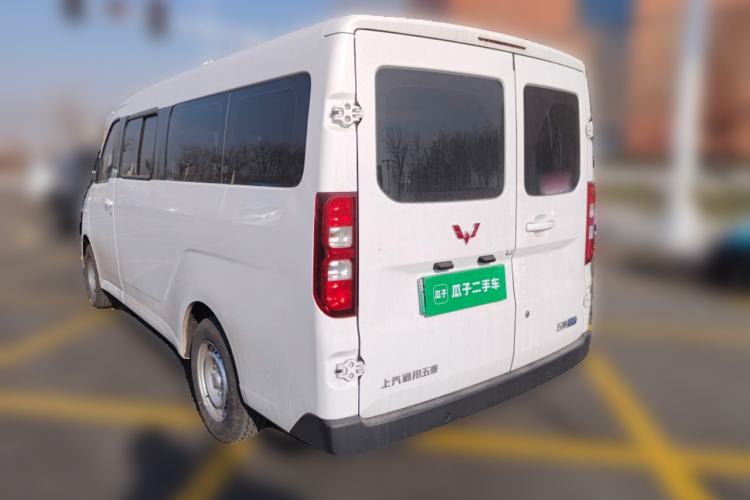 Used Wuling Yangguang 2024 300KM Comfort Version Passenger Van 75kW