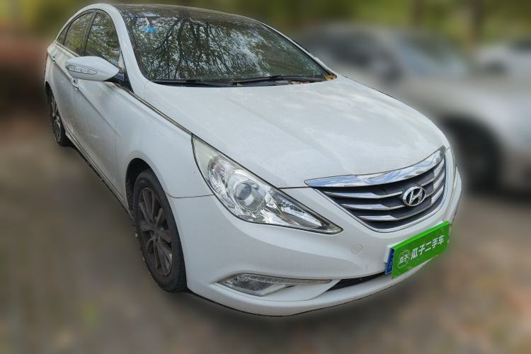 Used Hyundai Sonata 2013 2.4L Automatic Leading Edition China IV Standard Front Right 45 Deg