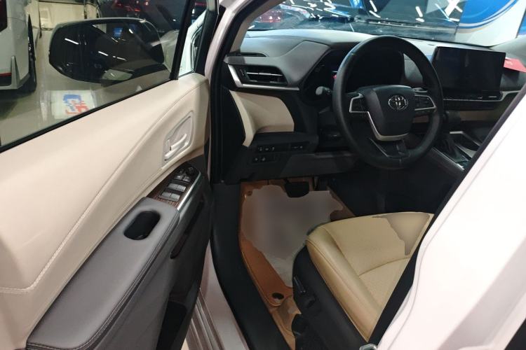 Used Toyota SIENNA 2024 2.5L Hybrid Comfort Edition Driver Seat