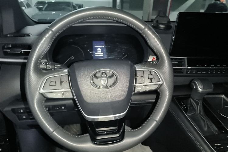 Used Toyota SIENNA 2023 2.5L Hybrid Deluxe Edition