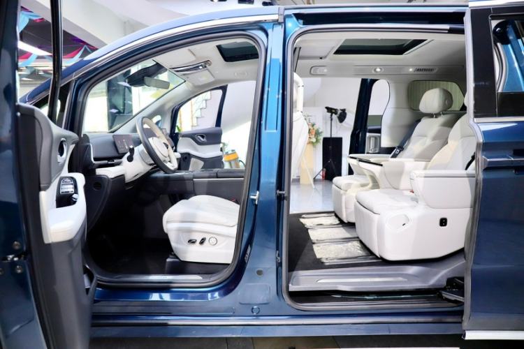 Used VOYAH Dream 2025 PHEV Four-Wheel-Drive Flagship Kunpeng Edition Interior 12