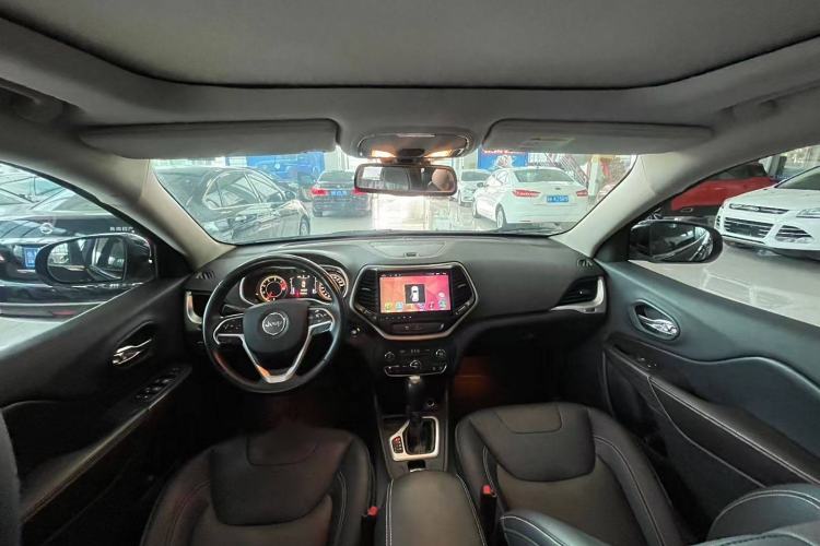 Used Jeep Cherokee 2016 2.4L Leading Edition
