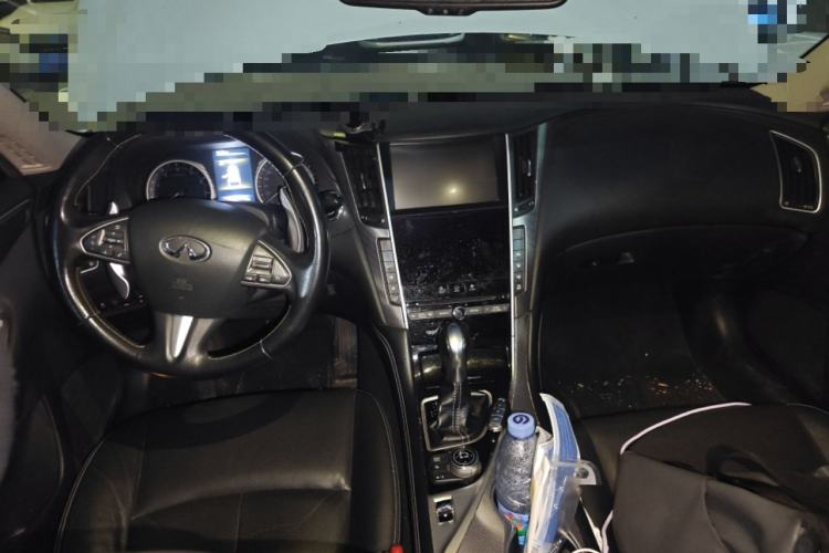 Used Infiniti Q50L 2016 2.0T Enjoyment Edition Center Console