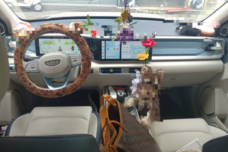 Used Geely Auto icon 2025 Linglong 1.5TD Ruyi Edition Center Console