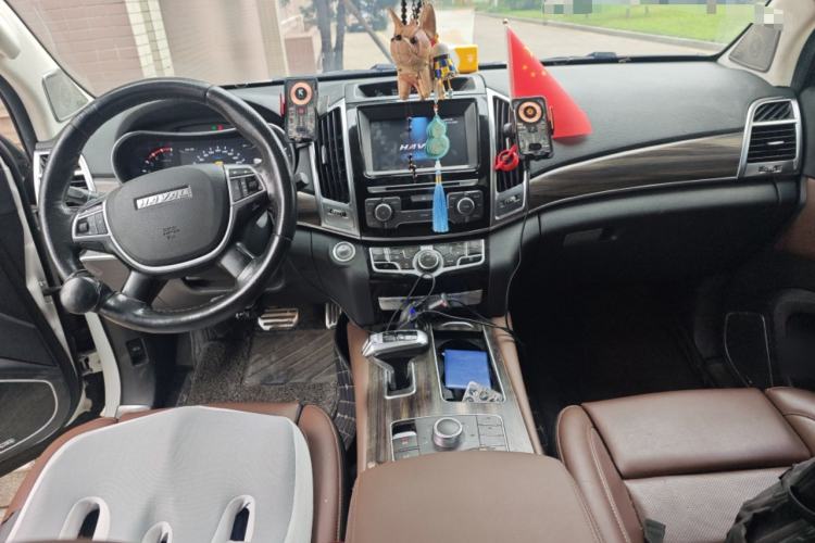 Used Haval H9 2017 2.0T Gasoline 4x4 Premium 5-Seater Center Console