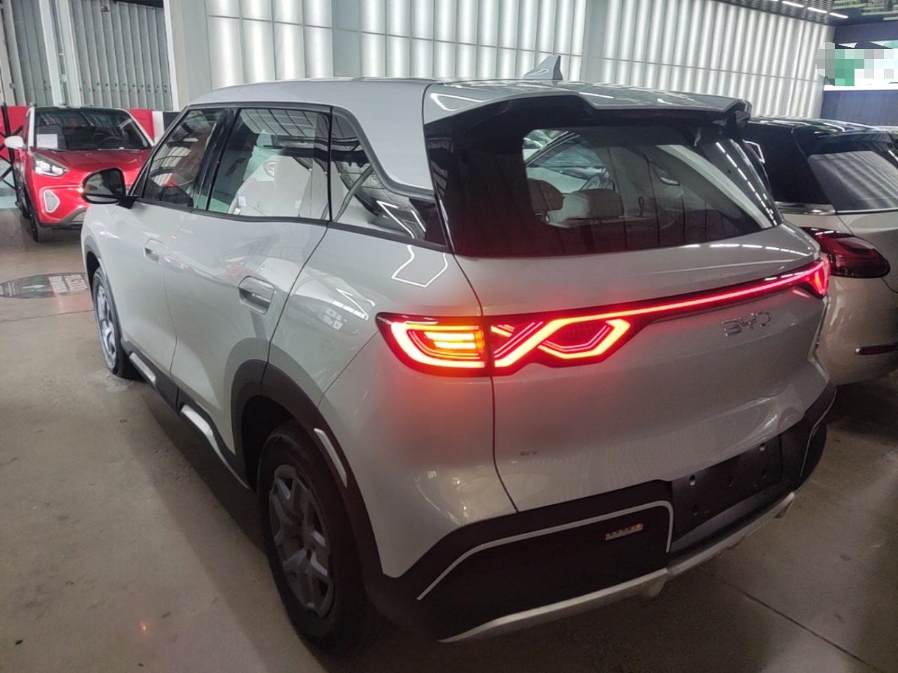 BYD Yuan UP 2025 Model 301KM Leading Version — снимка 4