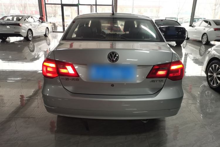 Used Volkswagen Jetta 2015 1.6L Manual Fashion Edition