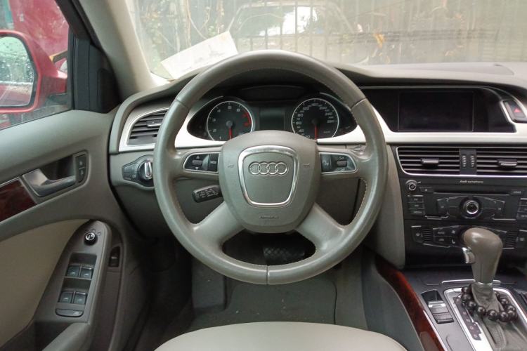 Used Audi A4L 2012 2.0 TFSI automatic Comfort trim level