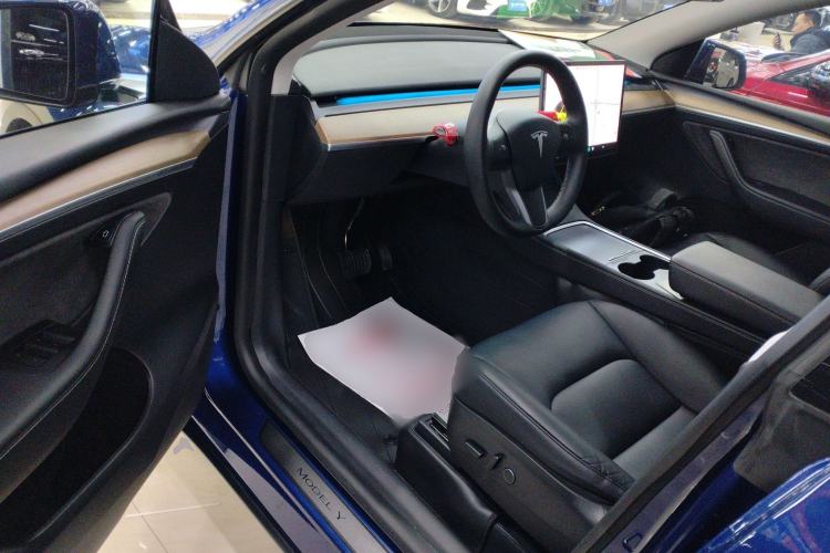 Used Tesla Model Y 2021 Standard Range Rear-Wheel Drive Version Interior 3