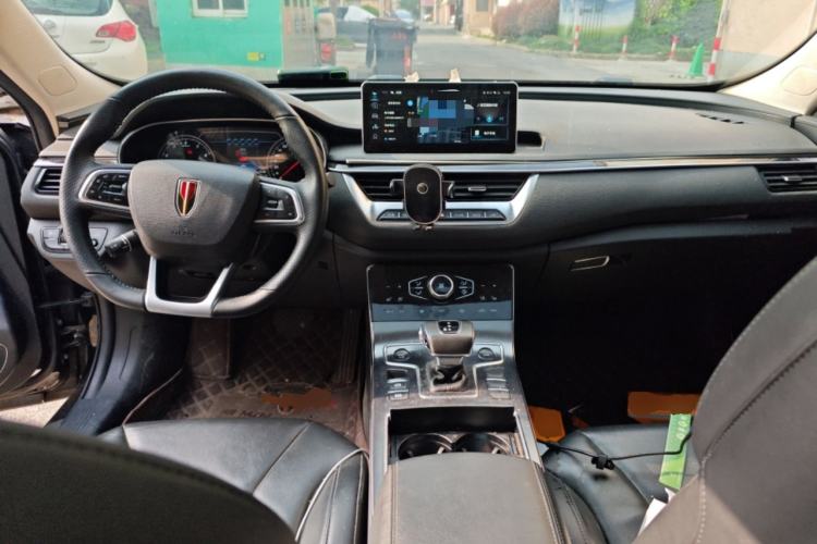 Used Hongqi H5 2022 Classic Model 1.8T Automatic Smart Connect Flagship Edition Center Console