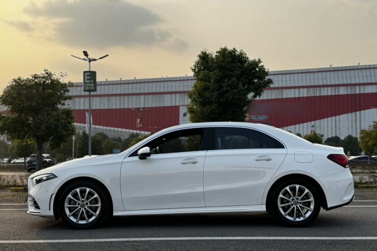 Used Mercedes-Benz A-Class 2021 A 200 L Sport Sedan Fashion Model
