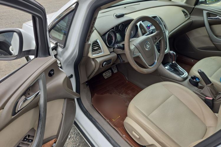 Used Buick GT 2013 GT 1.6L Automatic Fashion Edition Driver Seat