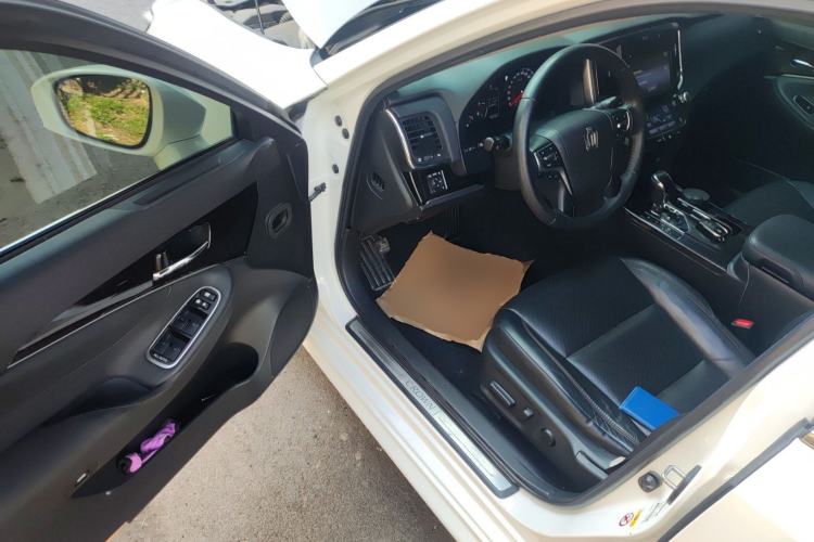 Used Toyota Crown 2015 2.0T Fashion Edition
