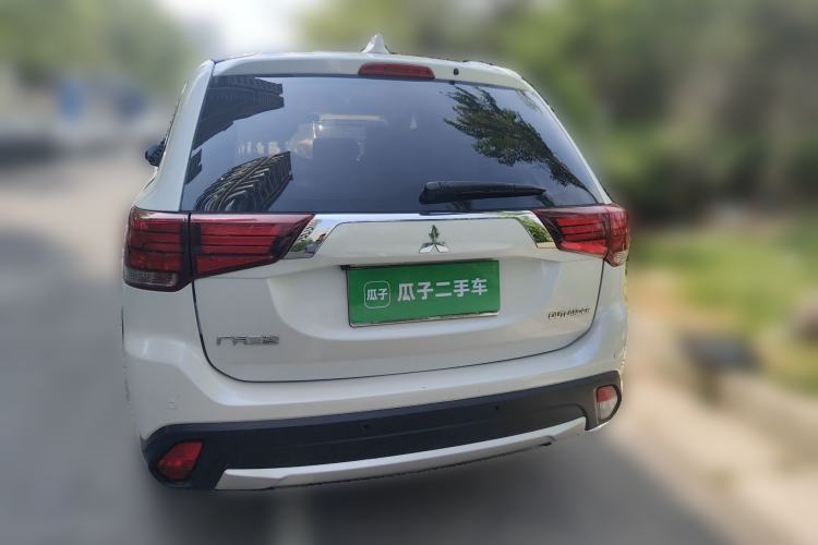 Used Mitsubishi Outlander 2017 2.0L Two-Wheel Drive Glory Edition 5 Seats Rear