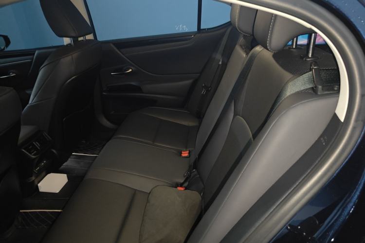 Used Lexus ES 2021 300h Excellence Edition
