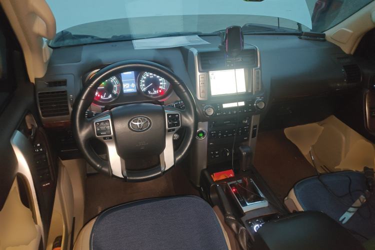Used Toyota Prado 2010 4.0L Automatic VX NAVI Center Console