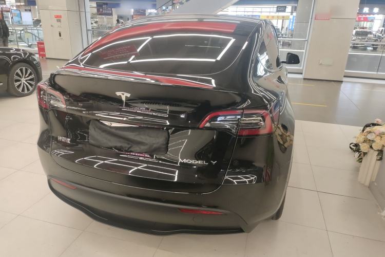 Used Tesla Model Y 2023 Long-Range All-Wheel-Drive Version
