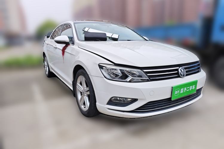 Used Volkswagen Lamando 2015 280TSI DSG Comfort Edition Front Right 45 Deg