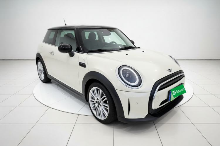 Used MINI 2022 1.5T COOPER Classic Edition Front Right 45 Deg