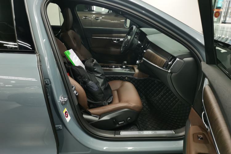 Used Volvo V90 2022 Cross Country B5 AWD Smart Range Edition
