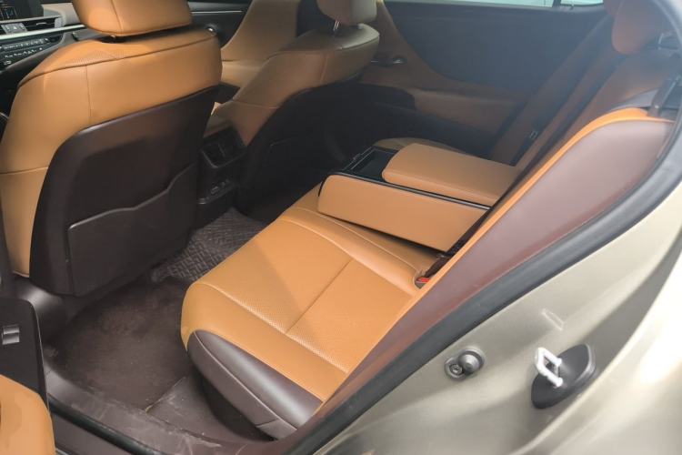 Used Lexus ES 2020 300h Premier Edition
