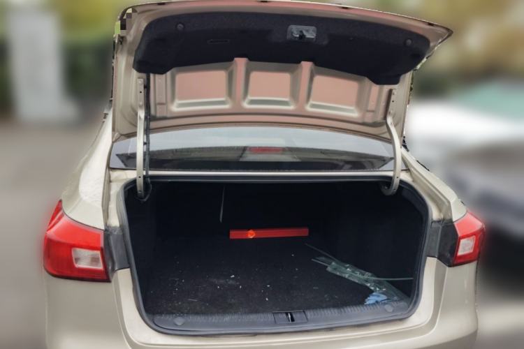 Used Roewe 360 2015 1.5L Automatic Luxury Edition Trunk