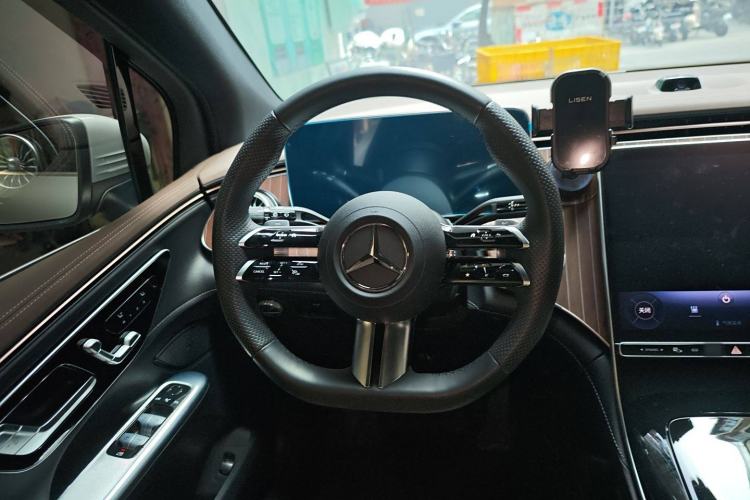 Used Mercedes-Benz EQE SUV 2023 350 4MATIC Pioneer Edition Steering Wheel