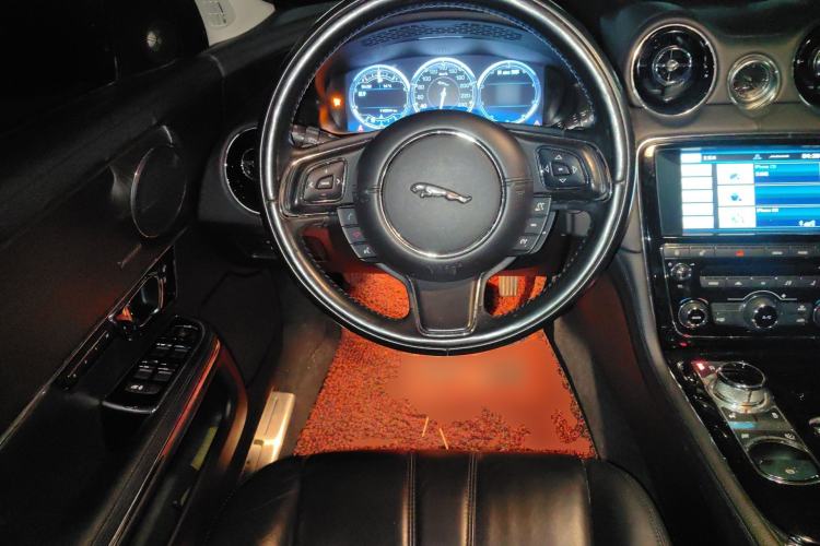 Used Jaguar XJ 2015 XJL 3.0 SC Elegant Business 80th Anniversary Limited Edition Steering Wheel