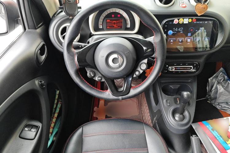 Used smart forfour 2016 1.0L 52 kW Dynamic Edition
