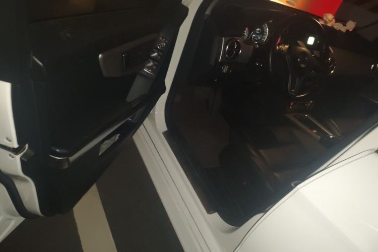 Used Mercedes-Benz GLK-Class 2013 GLK 300 4MATIC Dynamic Sunroof Model Interior 3