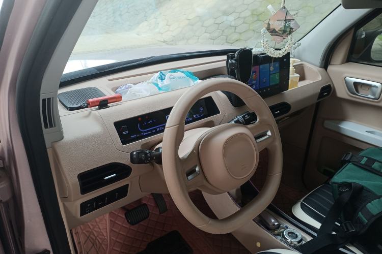 Used Geely Galaxy Panda 2023 Panda Mini 200km Endurance Bear Center Console