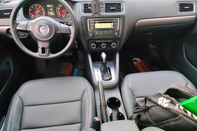 Used Volkswagen Sagitar 2012 1.4TSI Automatic Fashion Edition Center Console