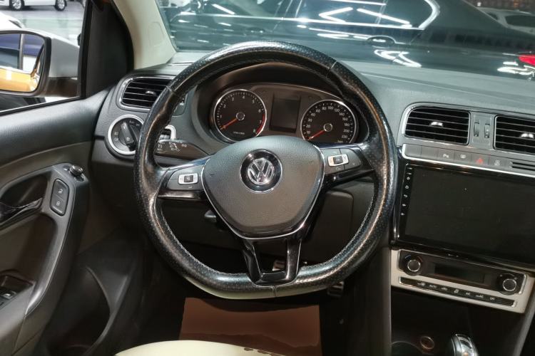 Used Volkswagen Polo 2014 1.6L Cross Polo Automatic Steering Wheel