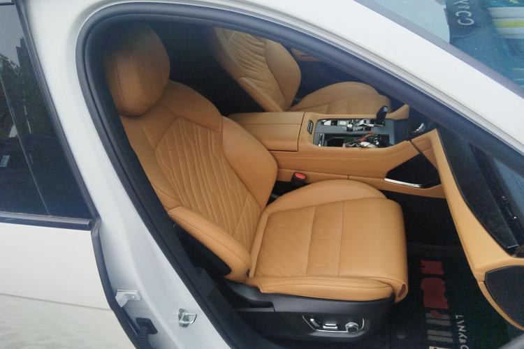 Used Lynk & Co 09 2021 2.0T Halo Six-Seater
