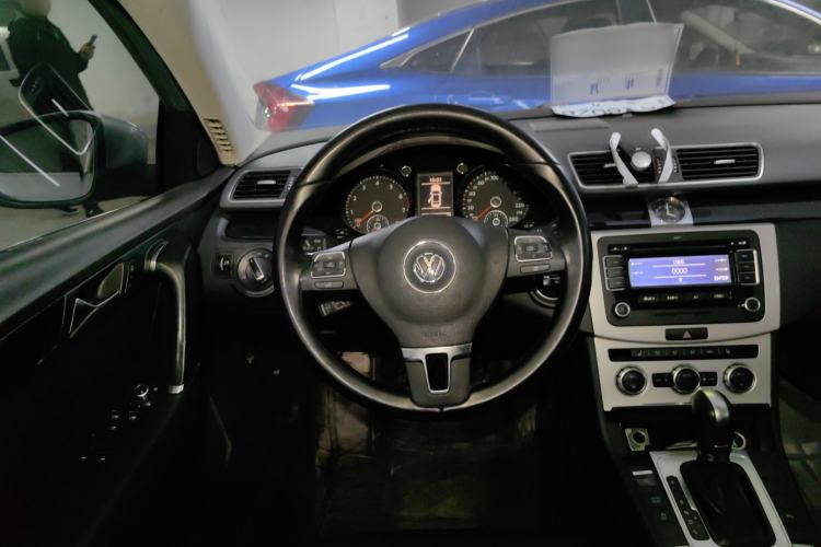 Used Volkswagen Magotan 2012 Revised 1.8TSI Luxury Version Steering Wheel