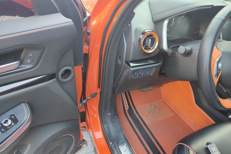 Used Wey VV5 2019 1.5T Two-Wheel-Drive Orange Edition Limited Model
