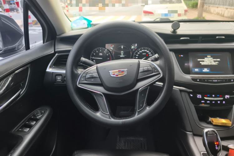 Used Cadillac XT5 2018 25T Luxury Model Steering Wheel
