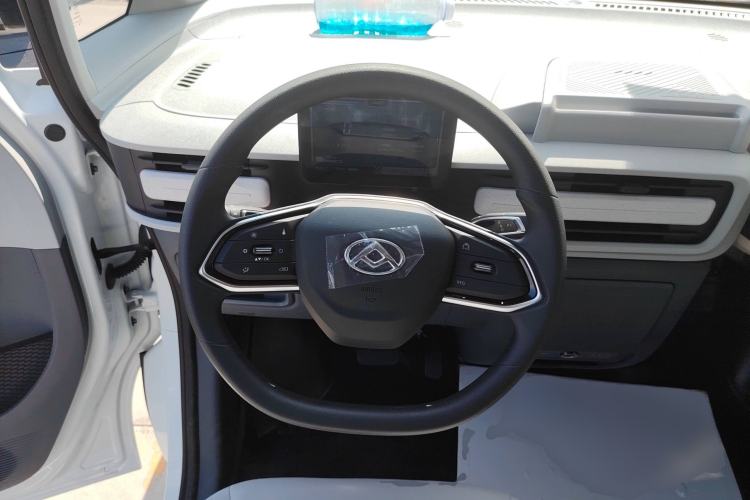 Used SAIC MAXUS Dana V1 2025 V1 Short Wheelbase Low-Roof Multi-Function Version (42 kWh)